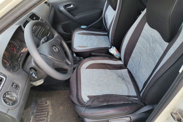 Volkswagen Polo 2014 car image #19