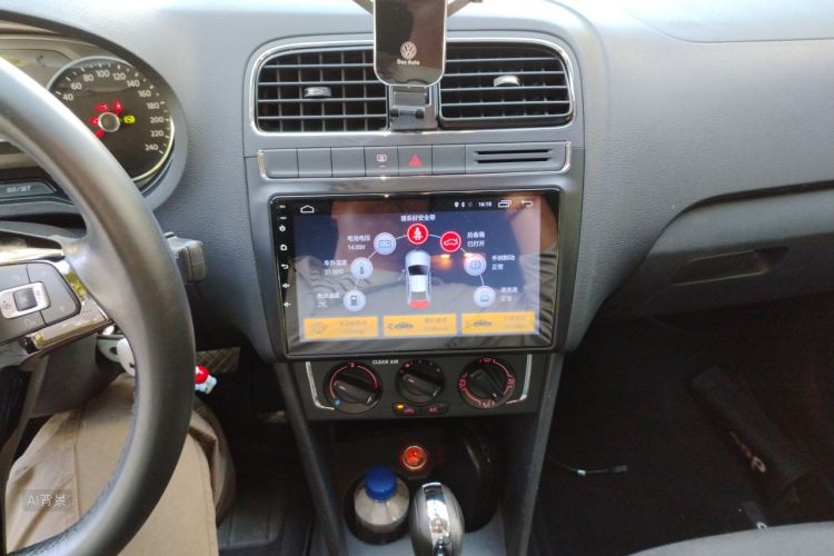 Volkswagen Polo 2016 car image #15
