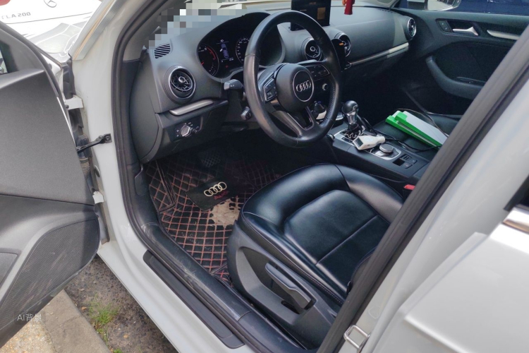 Audi A3 2018 car image #17