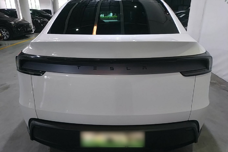 Tesla Model Y 2025 car image #6