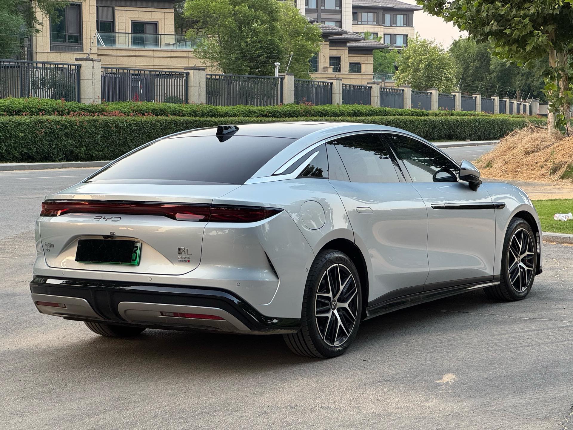 BYD HanL 2025 car image #10