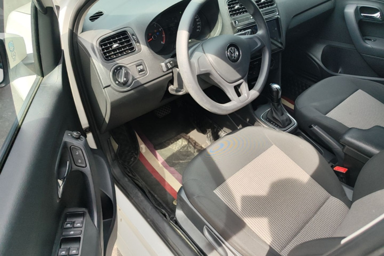 Volkswagen Polo 2018 car image #16