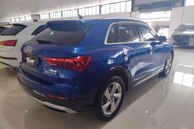 Audi Q3 2019 car image #7