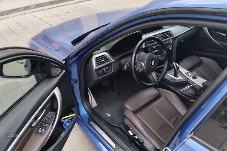 BMW 3 Series 2019 car image #18