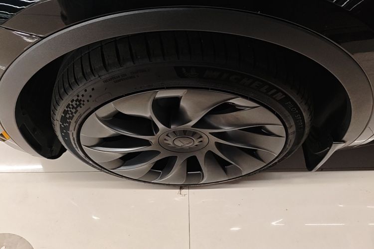 Tesla Model Y 2021 #9 Tesla Model Y 2021 car image #9