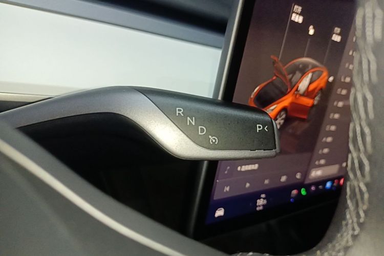 Tesla Model Y 2022 #14 Tesla Model Y 2022 car image #14