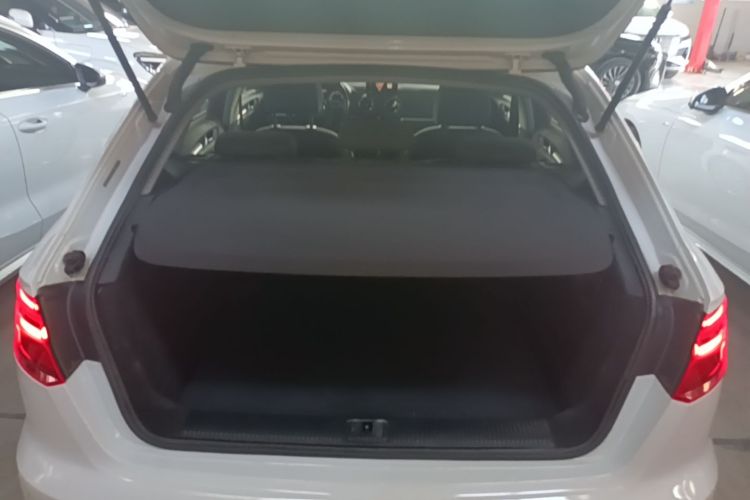 Audi A3 2018 car image #21