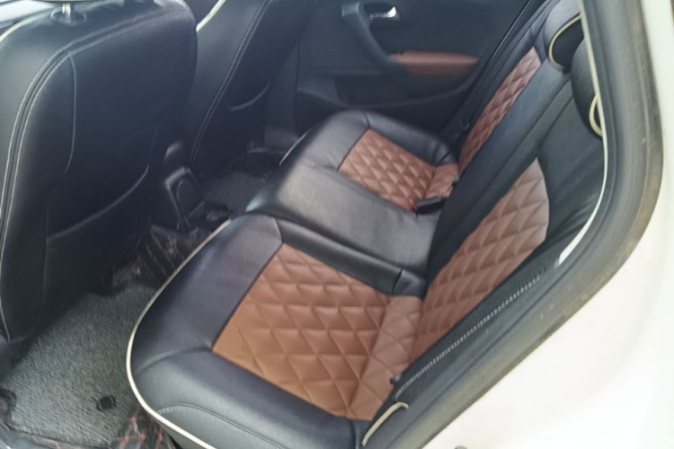 Volkswagen Polo 2015 car image #13