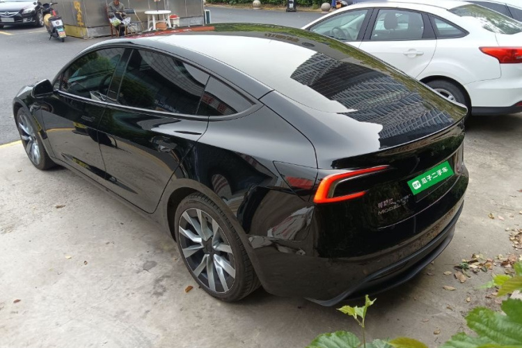 Tesla Model 3 2024 immagine di auto #5