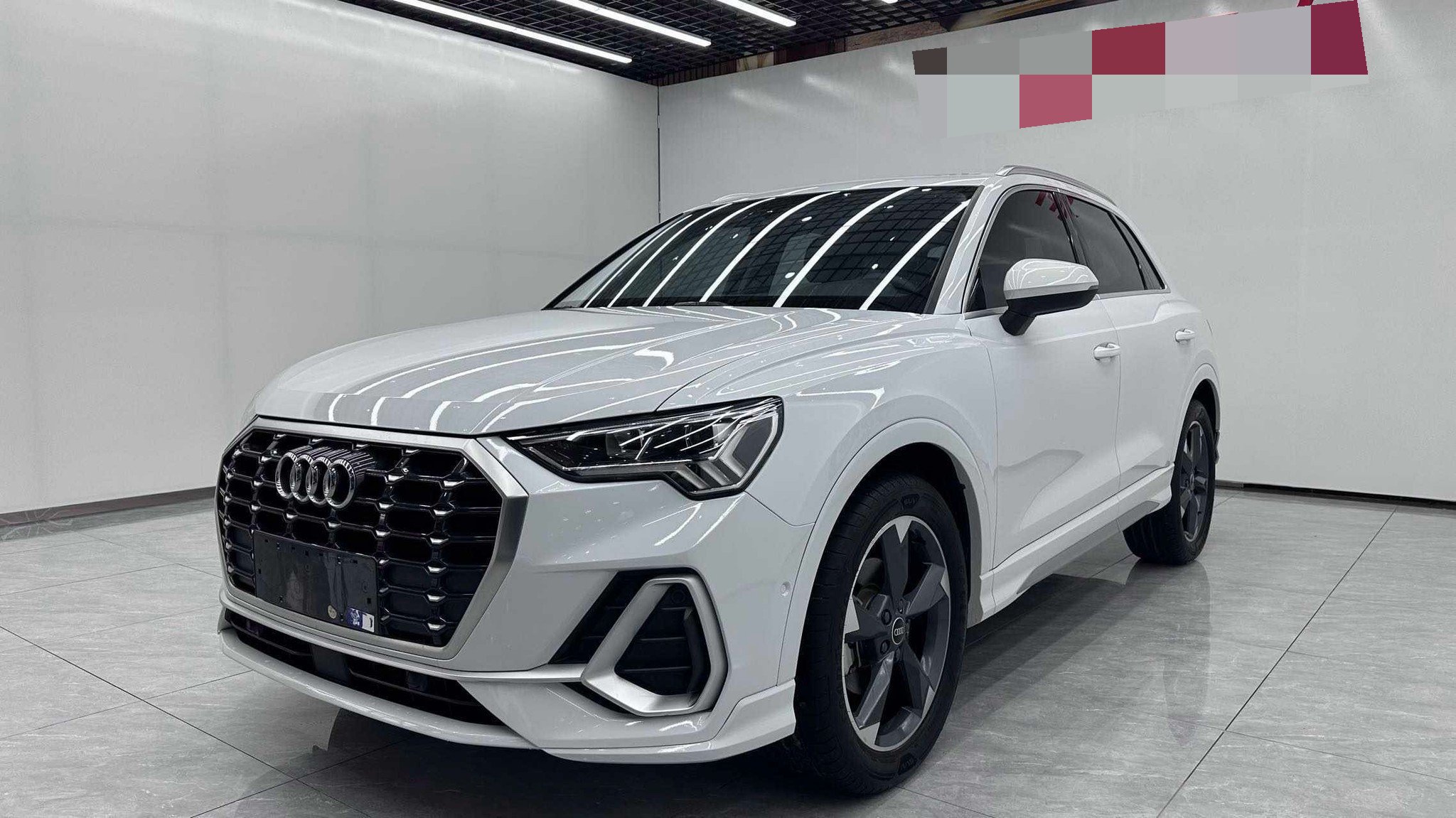Audi Q3 2023 car image 