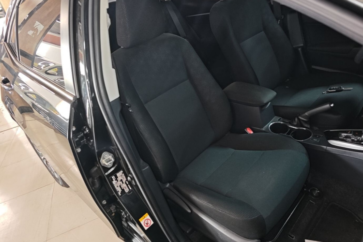 Toyota Corolla 2018 immagine di auto #23