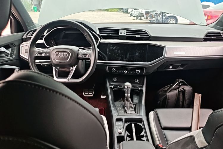 Audi Q3 2024 car image #11