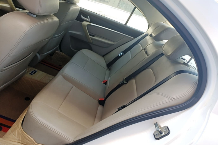 GEELY Emgrand 2015 car image #13