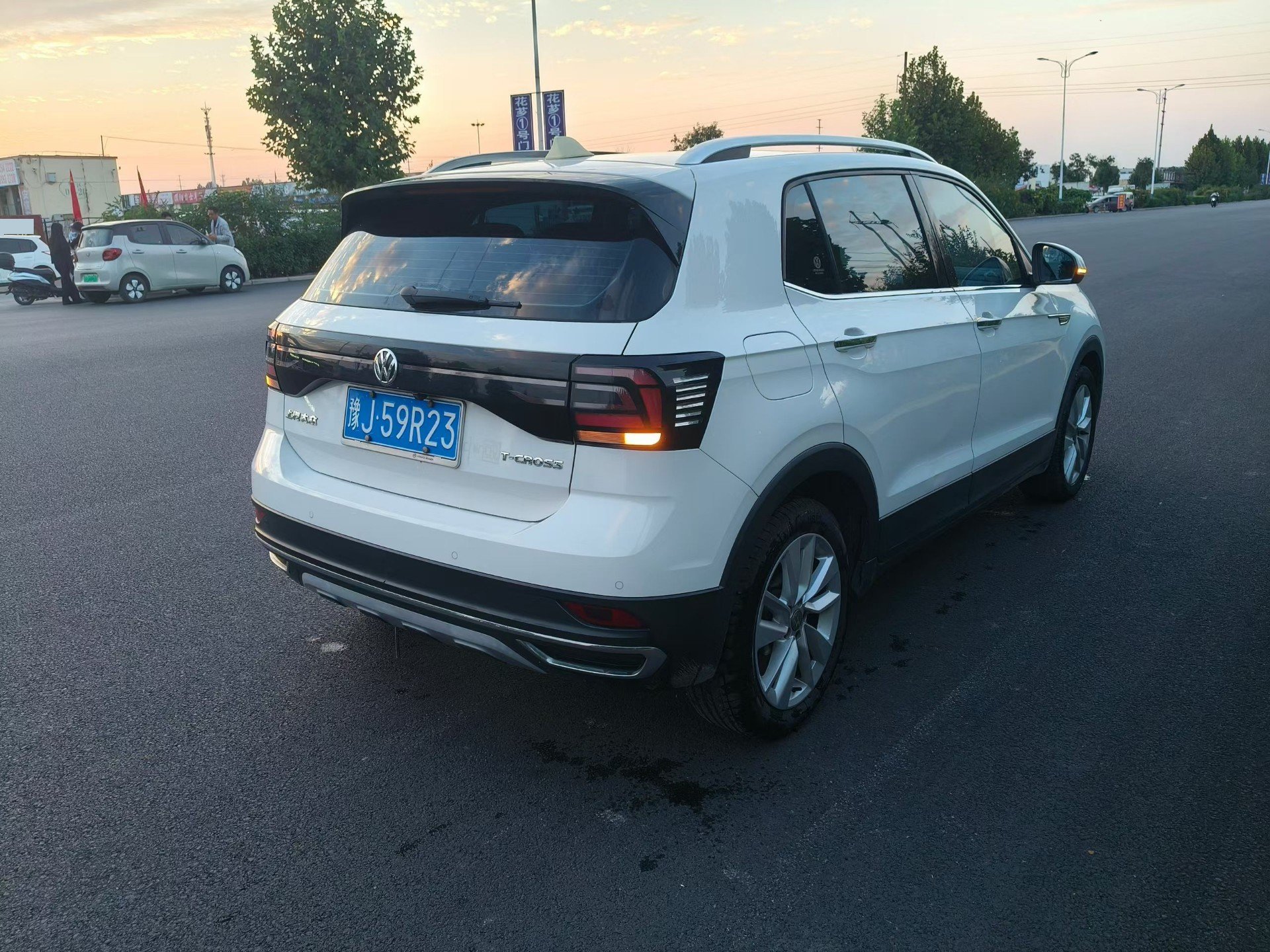 Volkswagen T-Cross 2020 #8 Volkswagen T-Cross 2020 car image #8