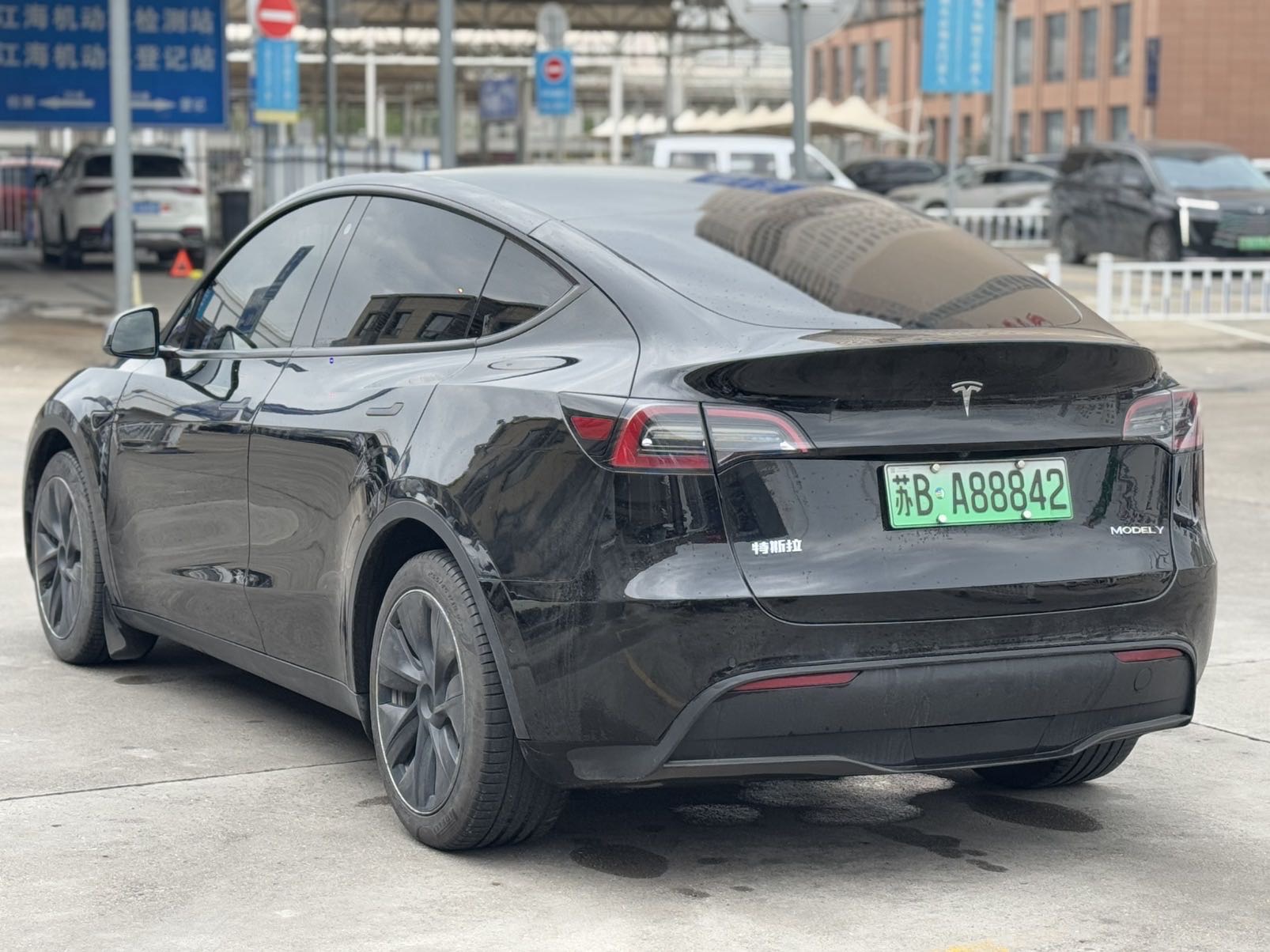 Tesla Model Y 2021 car image #8