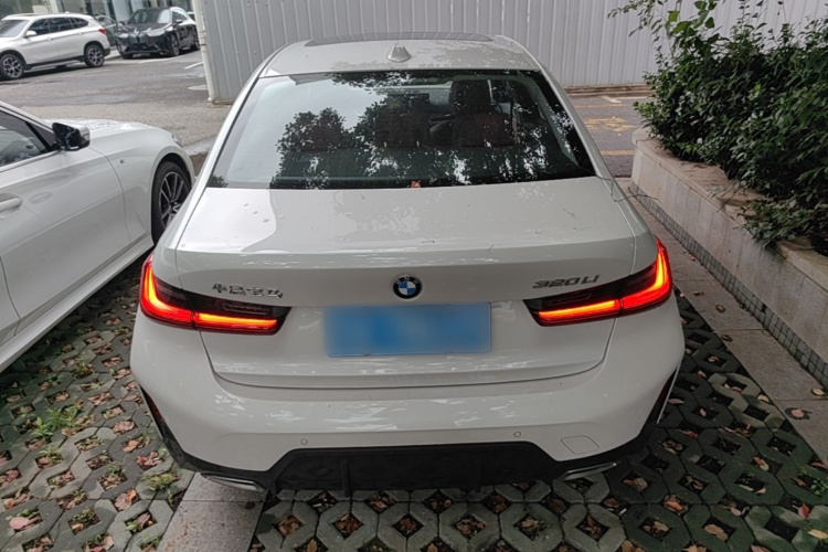 BMW 3 Series 2024 car image #6