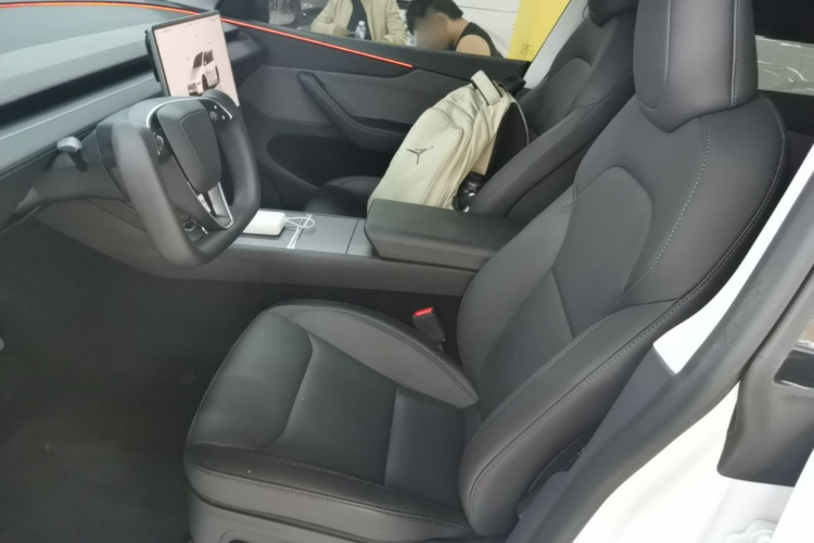 Tesla Model Y 2025 #15 Tesla Model Y 2025 car image #15