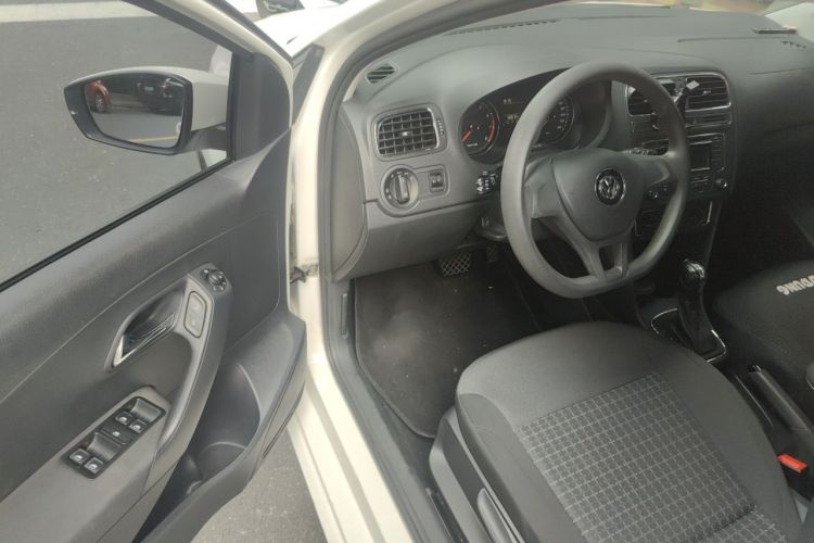 Volkswagen Polo 2015 #9 Volkswagen Polo 2015 car image #9