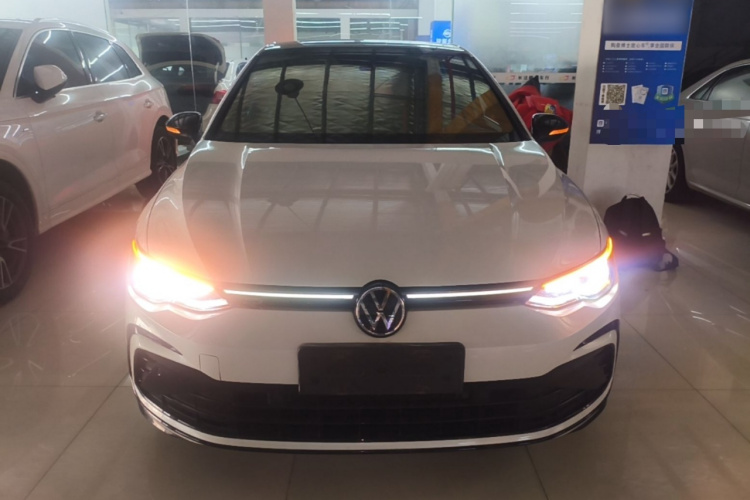 Volkswagen Golf 2022 car image #3