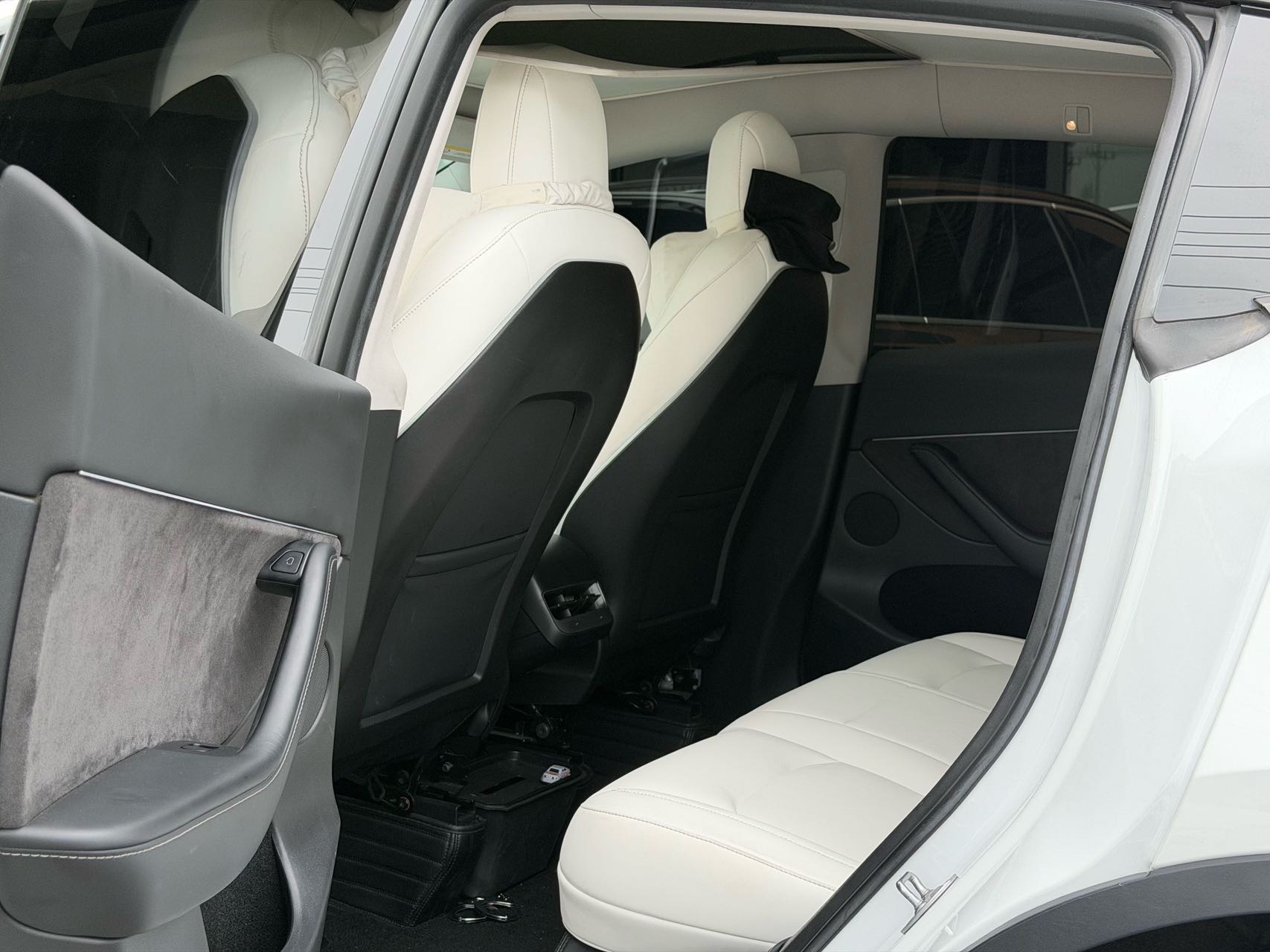 Tesla Model Y 2022 car image #7