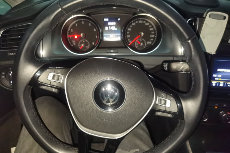 Volkswagen Golf 2018 car image #11