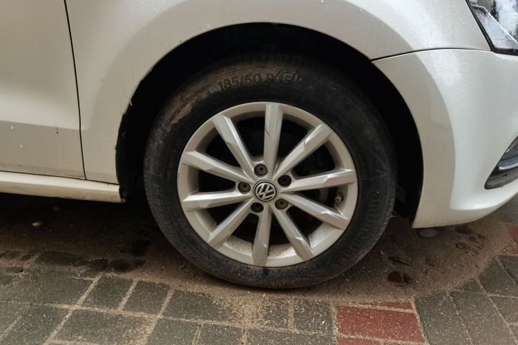 Volkswagen Polo 2016 car image #6