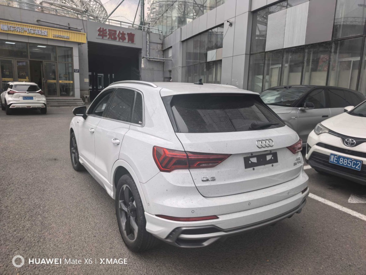 Audi Q3 2023 car image #3