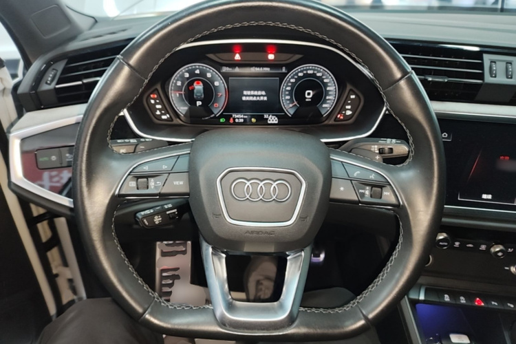 Audi Q3 2023 immagine di auto #11