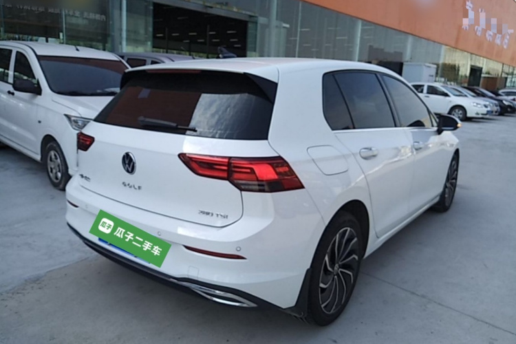 Volkswagen Golf 2022 car image #7