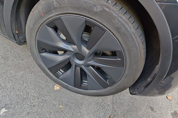 Tesla Model Y 2024 car image #9