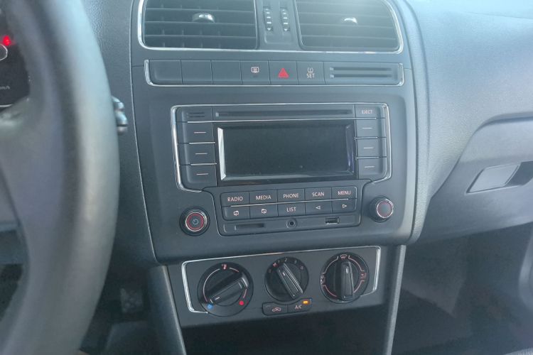 Volkswagen Polo 2015 صورة سيارة #13