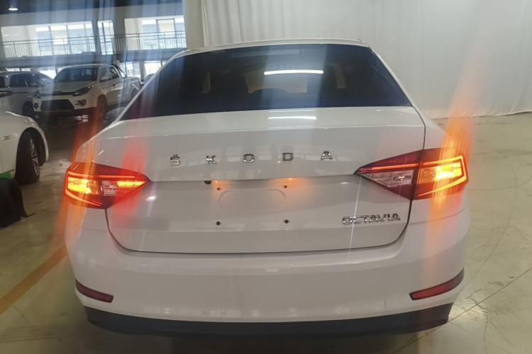 Skoda Rapid 2021 image de voiture #6