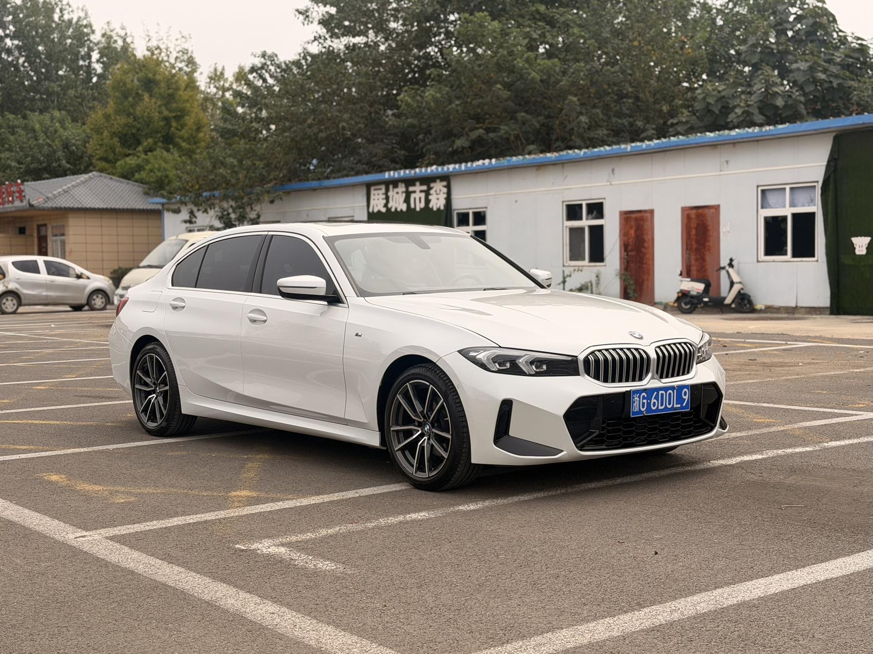 BMW 3 Series 2023 #2 BMW 3 Series 2023 car image #2