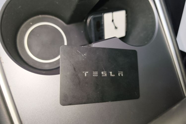 Tesla Model 3 2023 car image #9