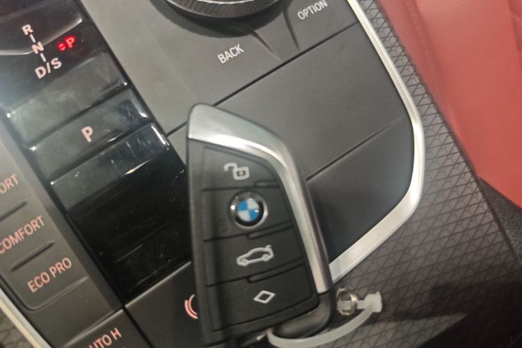 BMW 3 Series 2025 #10 BMW 3 Series 2025 car image #10
