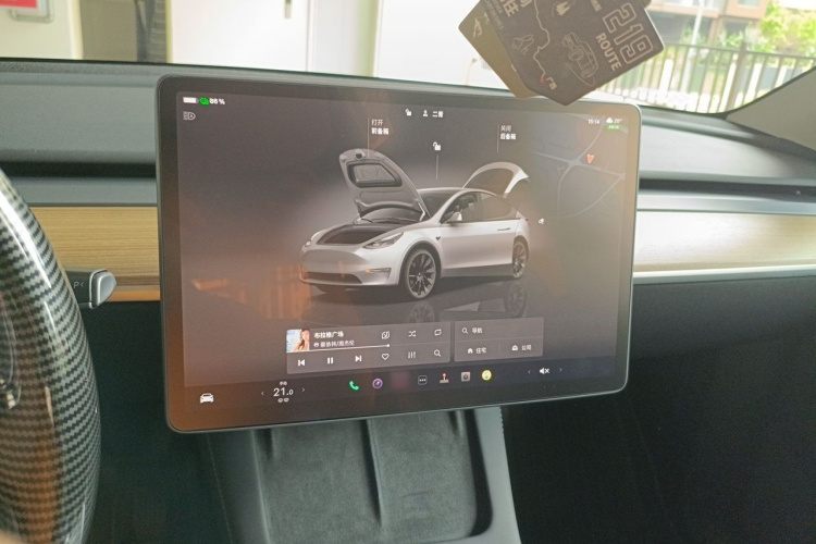 Tesla Model Y 2022 car image #16