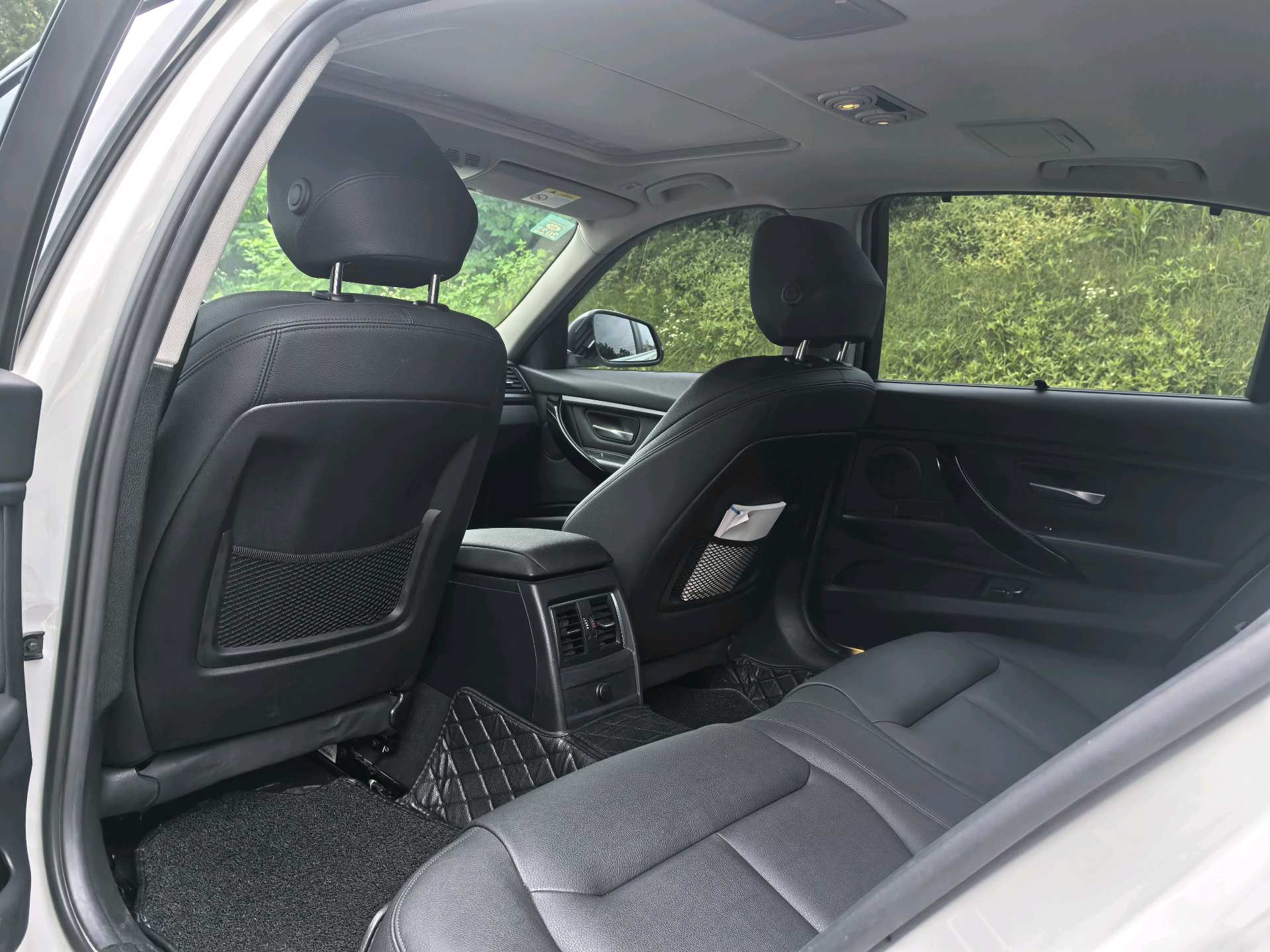 BMW 3 Series 2018 car image #8