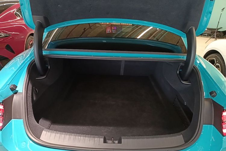 MI SU7 2024 immagine di auto #19