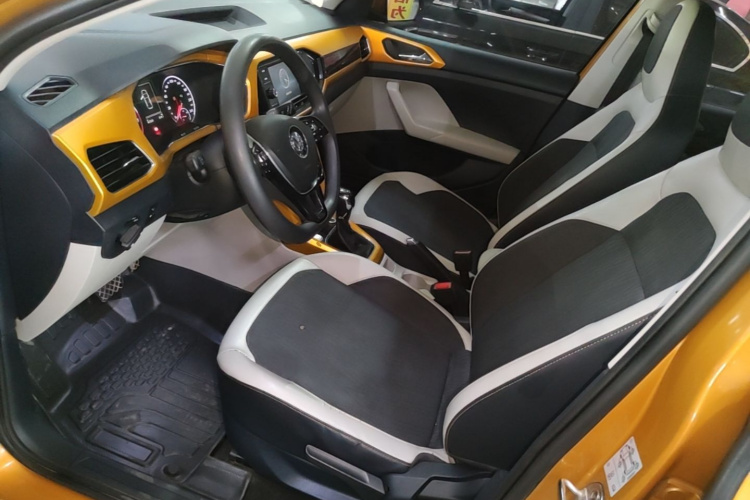 Volkswagen T-Cross 2019 #19 Volkswagen T-Cross 2019 car image #19