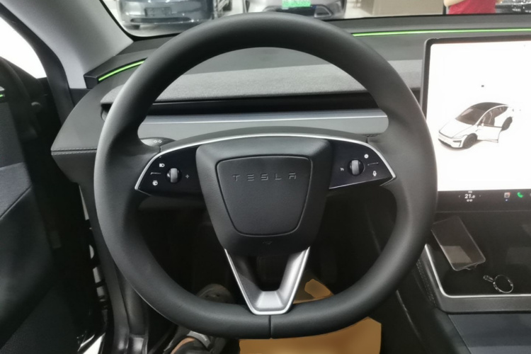 Tesla Model Y 2025 #11 Tesla Model Y 2025 car image #11