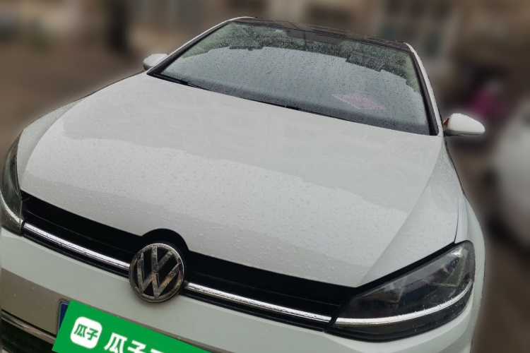 Volkswagen Golf 2019 car image #3