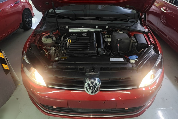 Volkswagen Golf 2017 car image #25