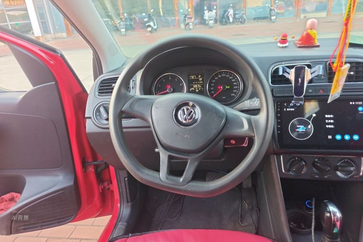 Volkswagen Polo 2015 car image #12