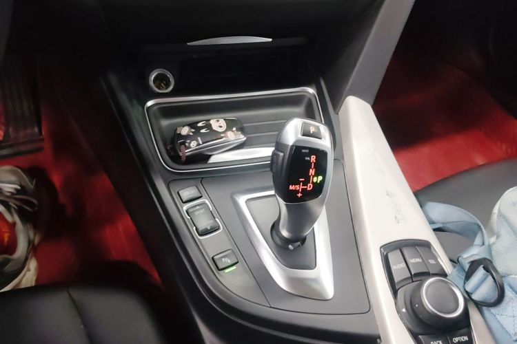 BMW 3 Series 2015 صورة سيارة #18
