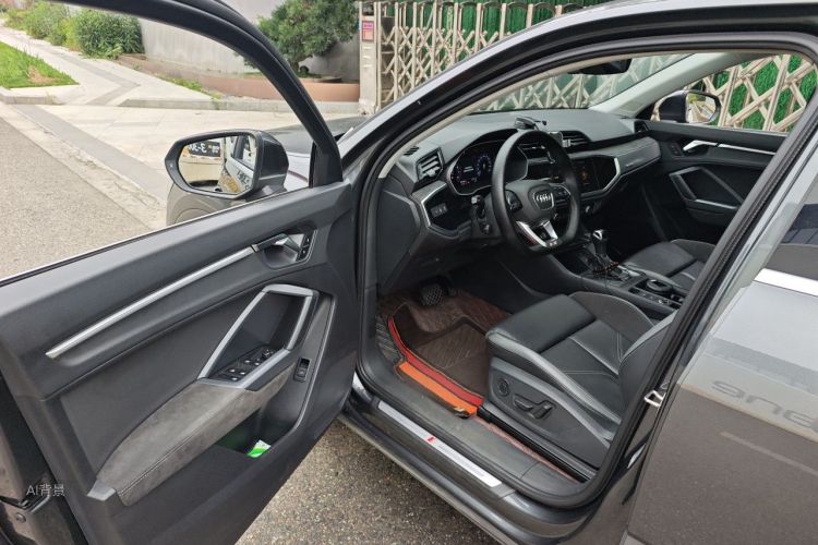 Audi Q3 2021 car image #18