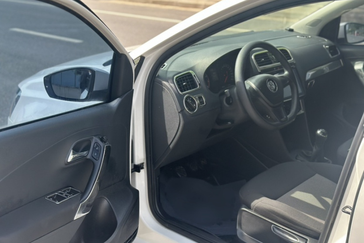 Volkswagen Polo 2017 #23 Volkswagen Polo 2017 car image #23