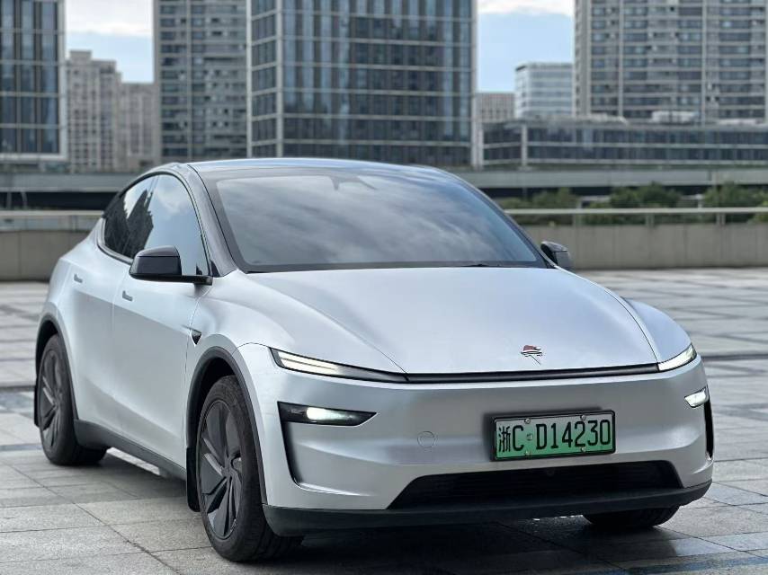 Tesla Model Y 2025 #3 Tesla Model Y 2025 car image #3