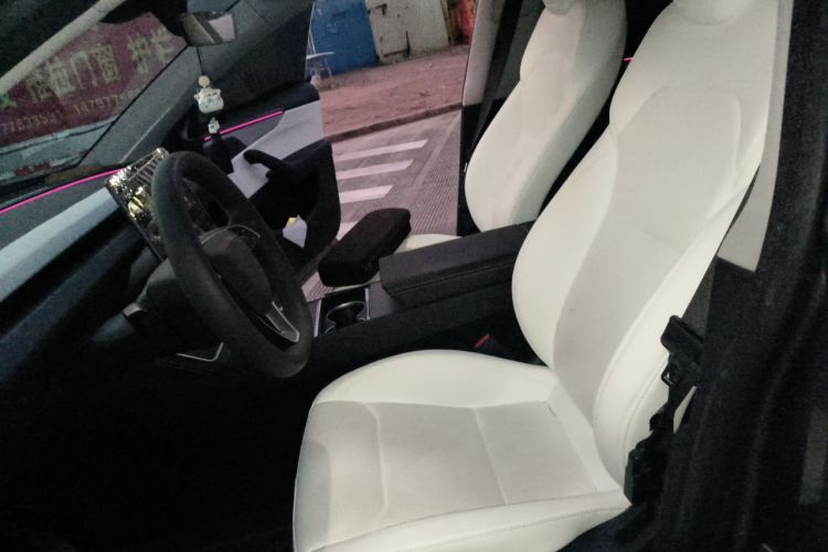 Tesla Model Y 2025 #19 Tesla Model Y 2025 car image #19