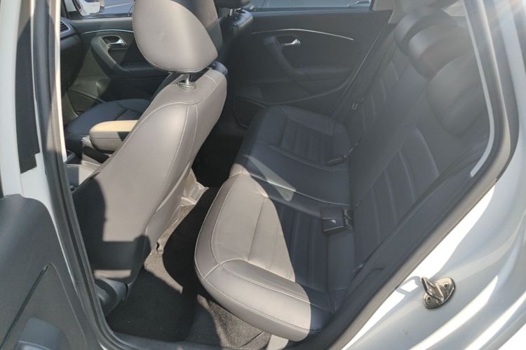 Volkswagen Polo 2016 #17 Volkswagen Polo 2016 car image #17