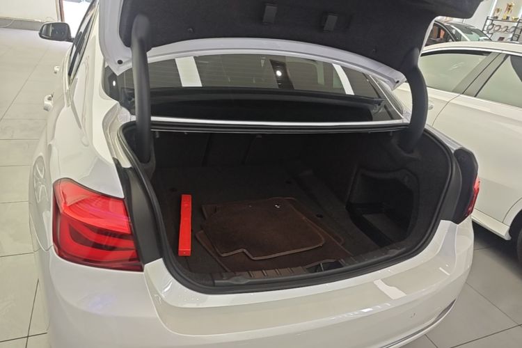 BMW 3 Series 2019 #19 BMW 3 Series 2019 immagine di auto #19